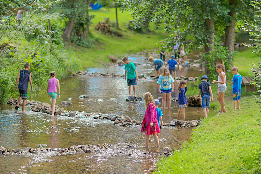 Campsite with direct access to the river in Alsace